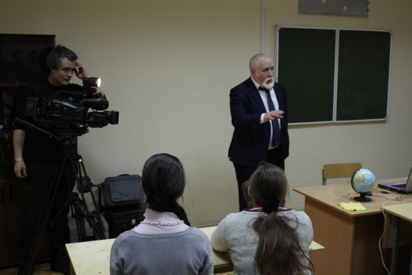Группа старшеклассников Гимназии №1 г.Апатиты посетила наш институт.